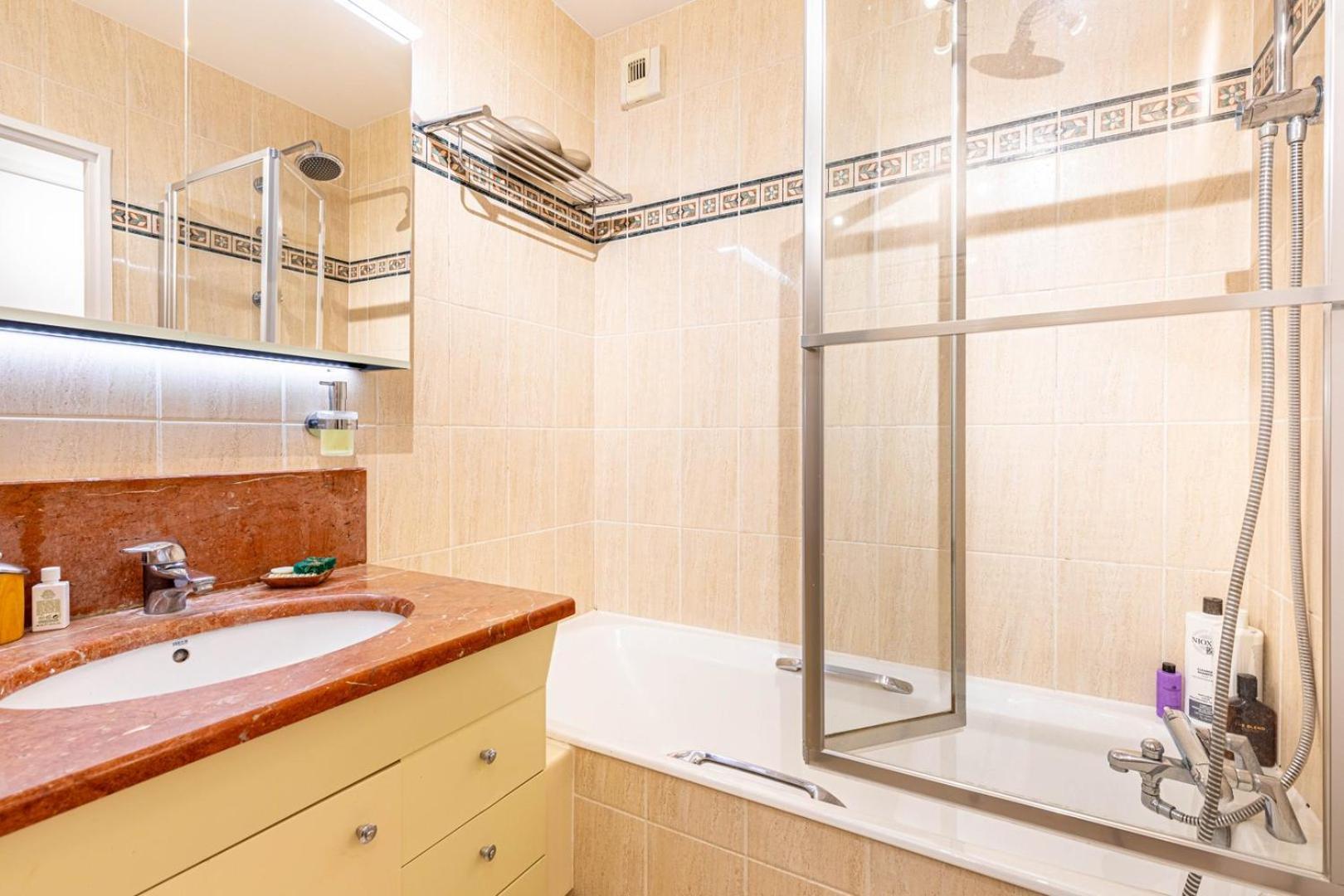 Appartement Guestready - Spacieux Apt. Avec Cour Privative Parijs